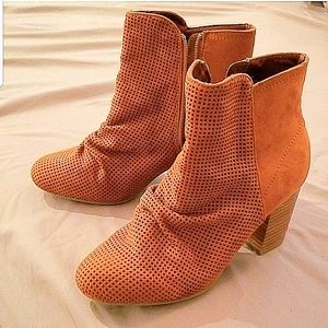 🤎🧡CUTE CUTE CUTE!! Mia Booties size 8🤩